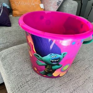 Trolls bucket!